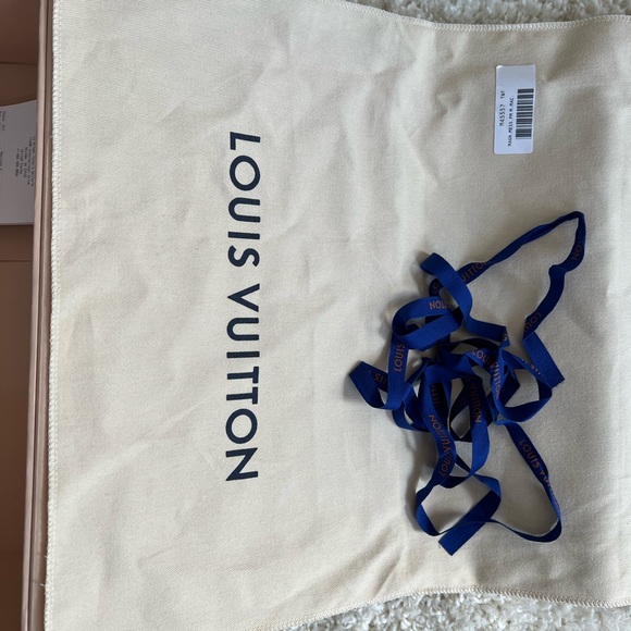 LV Messenger Bag. One minor scratch on button. Otherwise, perfect condition. - Picture 6 of 16